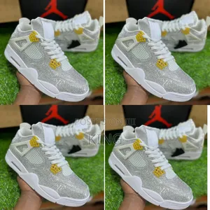 Air Jordan 4 Retro" Sneakers.