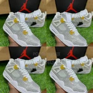 Air Jordan 4 Retro" Sneakers.