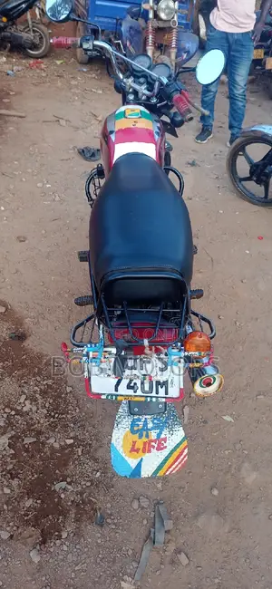 Bajaj Boxer 100 2021 Red