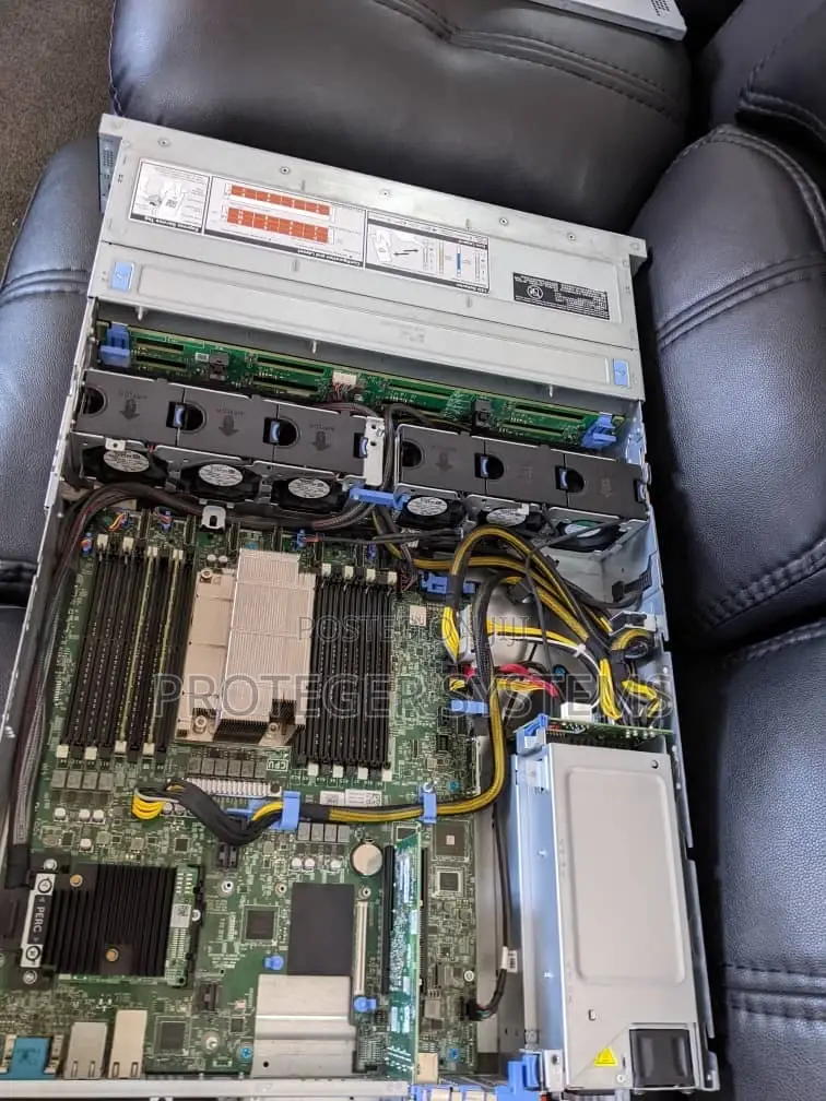 Server Dell PowerEdge R7415 32GB AMD HDD 3T