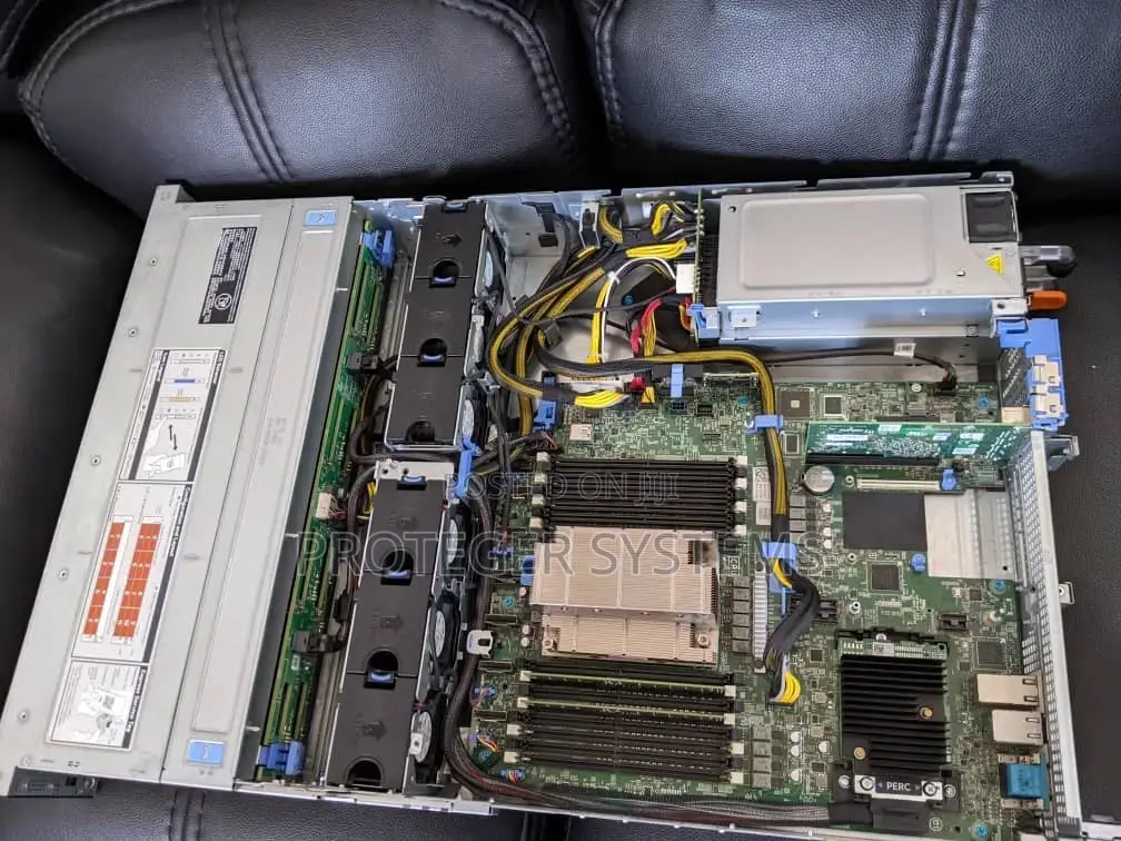 Server Dell PowerEdge R7415 32GB AMD HDD 3T