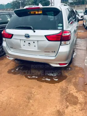 Toyota Corolla Fielder 2016 Silver
