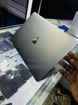 Laptop Apple MacBook Pro 2017 8GB Intel Core I5 SSD 256GB