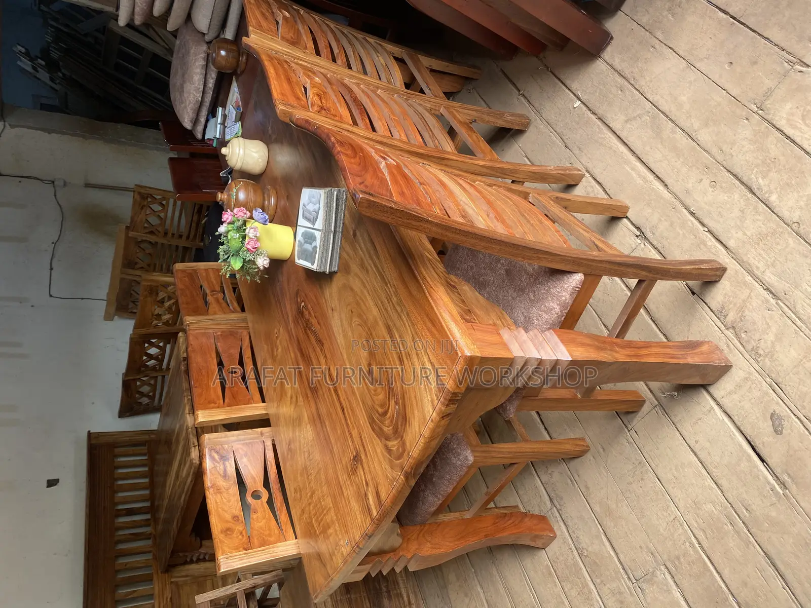 Mugavu Walnut Dining Table
