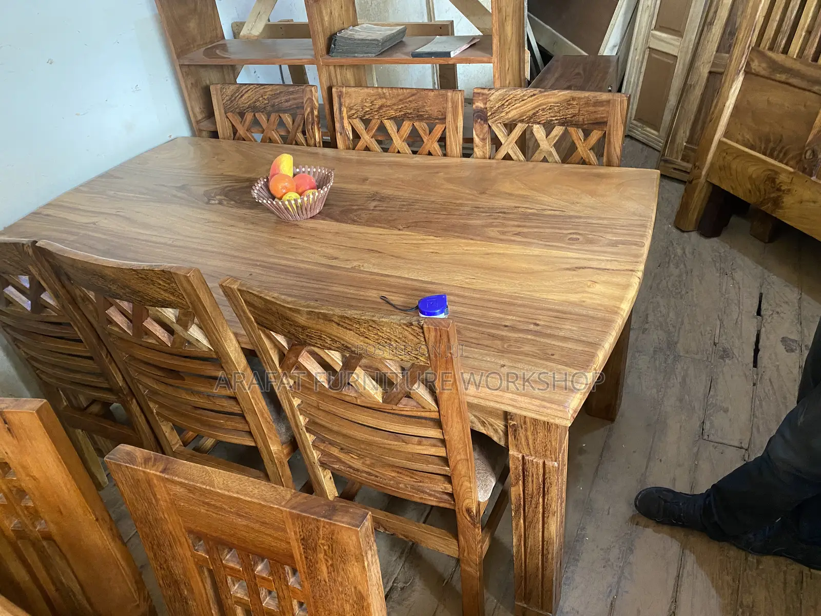 Mugavu Walnut Dining Table