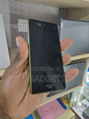 Fujitsu Arrows BE F-04K 32 GB Green