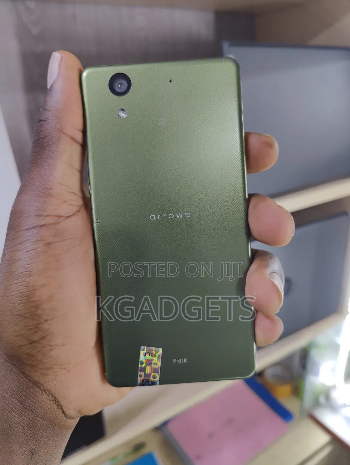 Fujitsu Arrows BE F-04K 32 GB Green