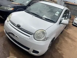 Toyota Sienta 1.5 FWD 2010 White