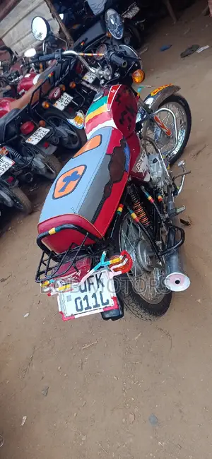 Bajaj Boxer 100 2022 Red
