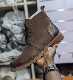 Well-Fitting Men Leather Boots