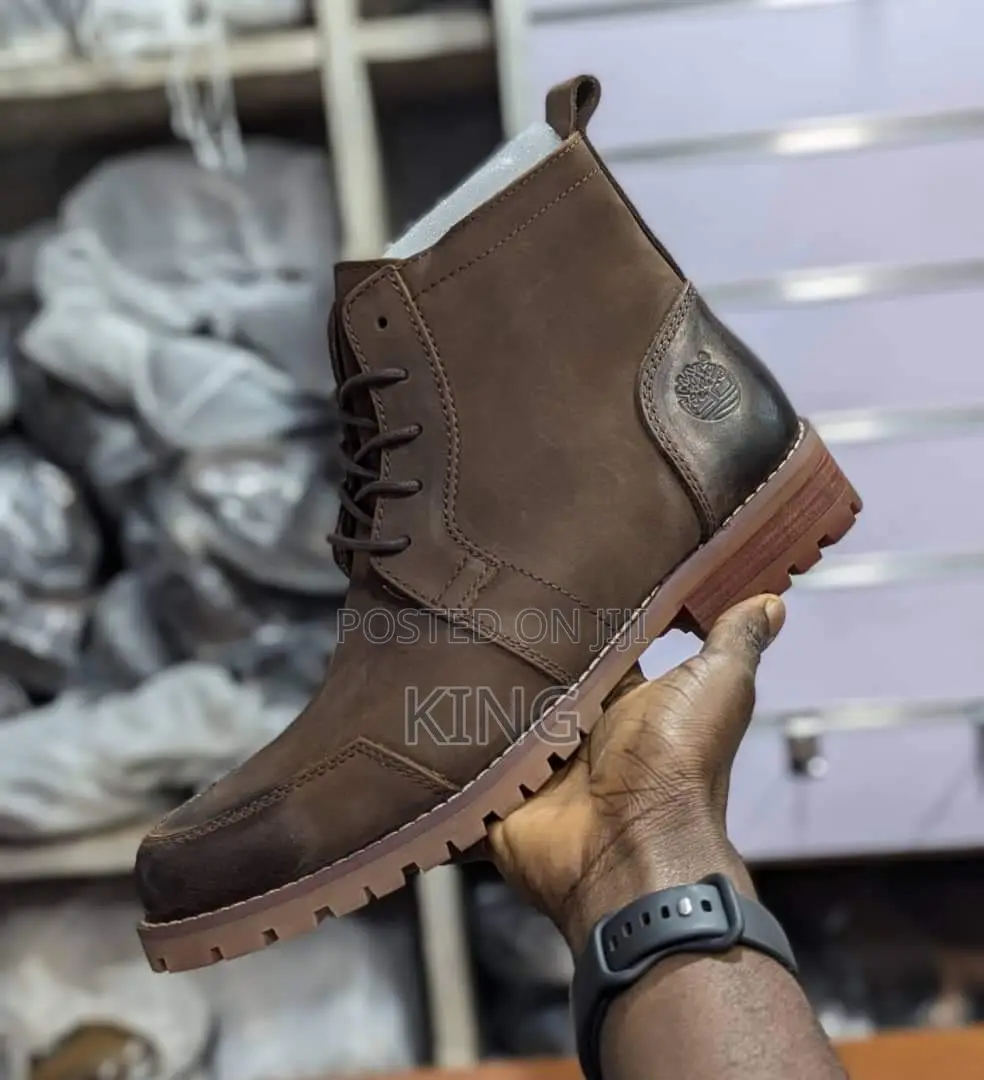 Well-Fitting Men Leather Boots