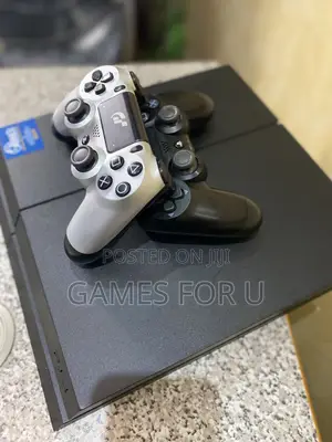 UK Used Ps4 Standard Chipped but Godd as New