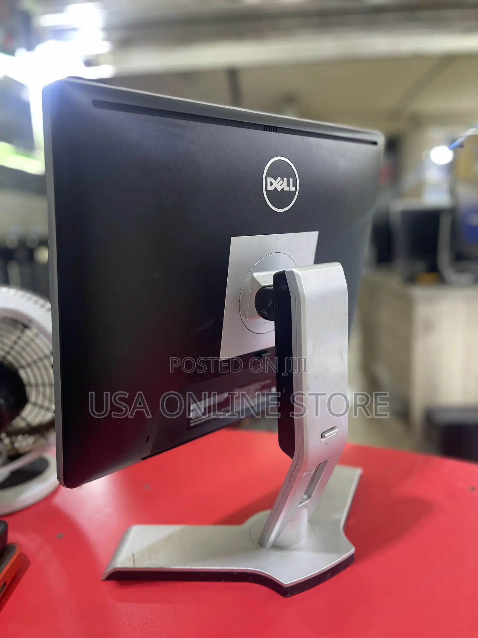Dell 19 Square
