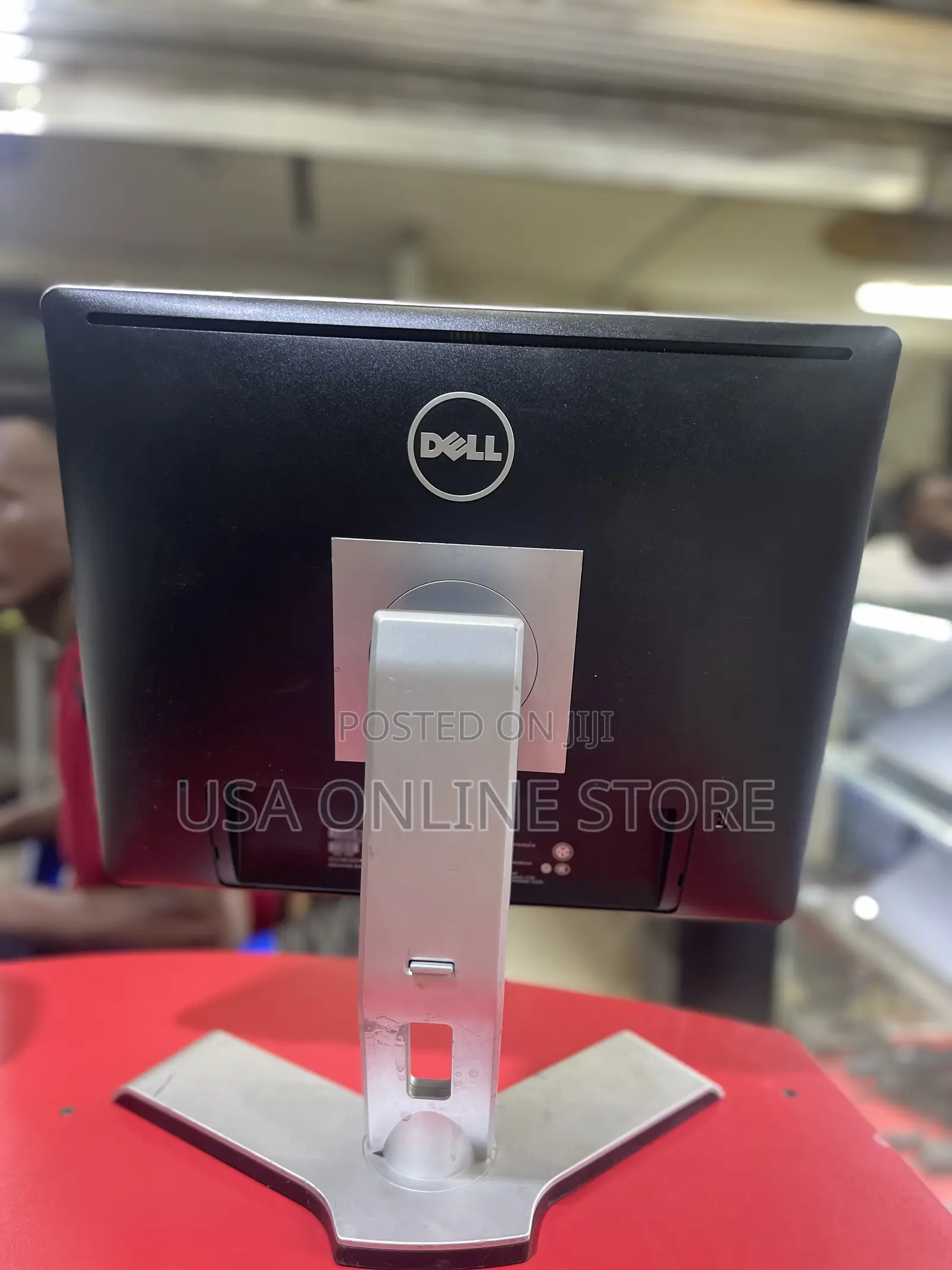 Dell 19 Square