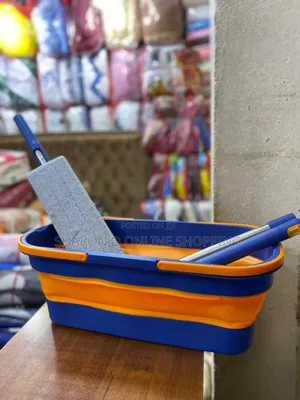 Mop With a Foldable Bucket