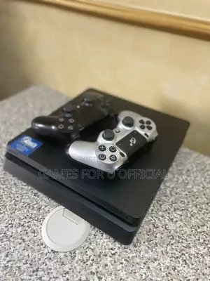 UK Used Ps4 With 2 Pads .....