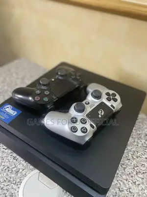 UK Used Ps4 With 2 Pads .....