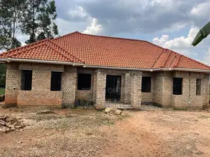 5bdrm Bungalow in Ssabagabo-Makindye for sale