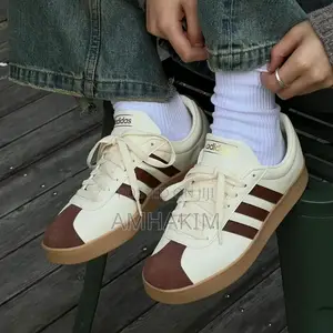 Classic Adidas Neo Court in Stock