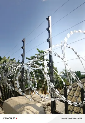 Electric Fence System With Razor Wire