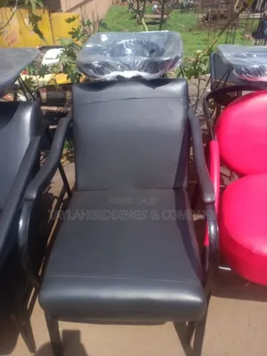 Black Plain Saloon Sink Chair