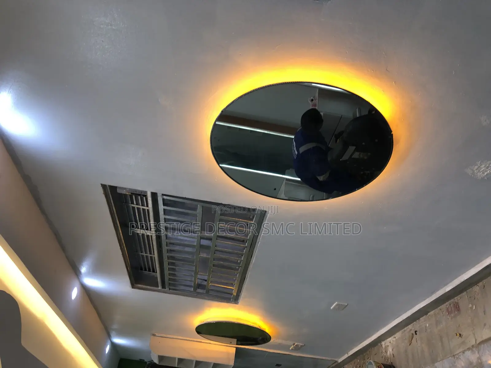 Salon Full Decor