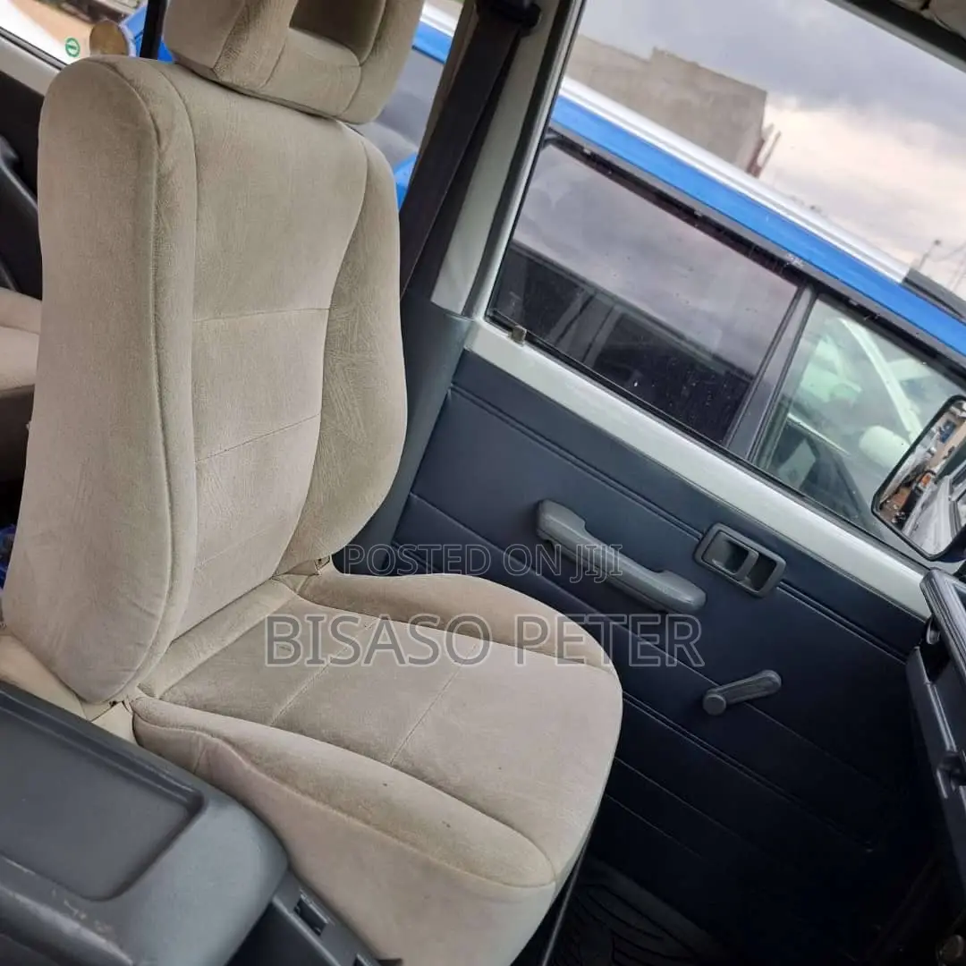 Toyota Land Cruiser 2010 White