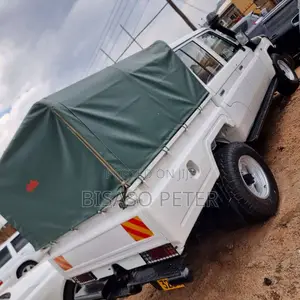 Toyota Land Cruiser 2010 White