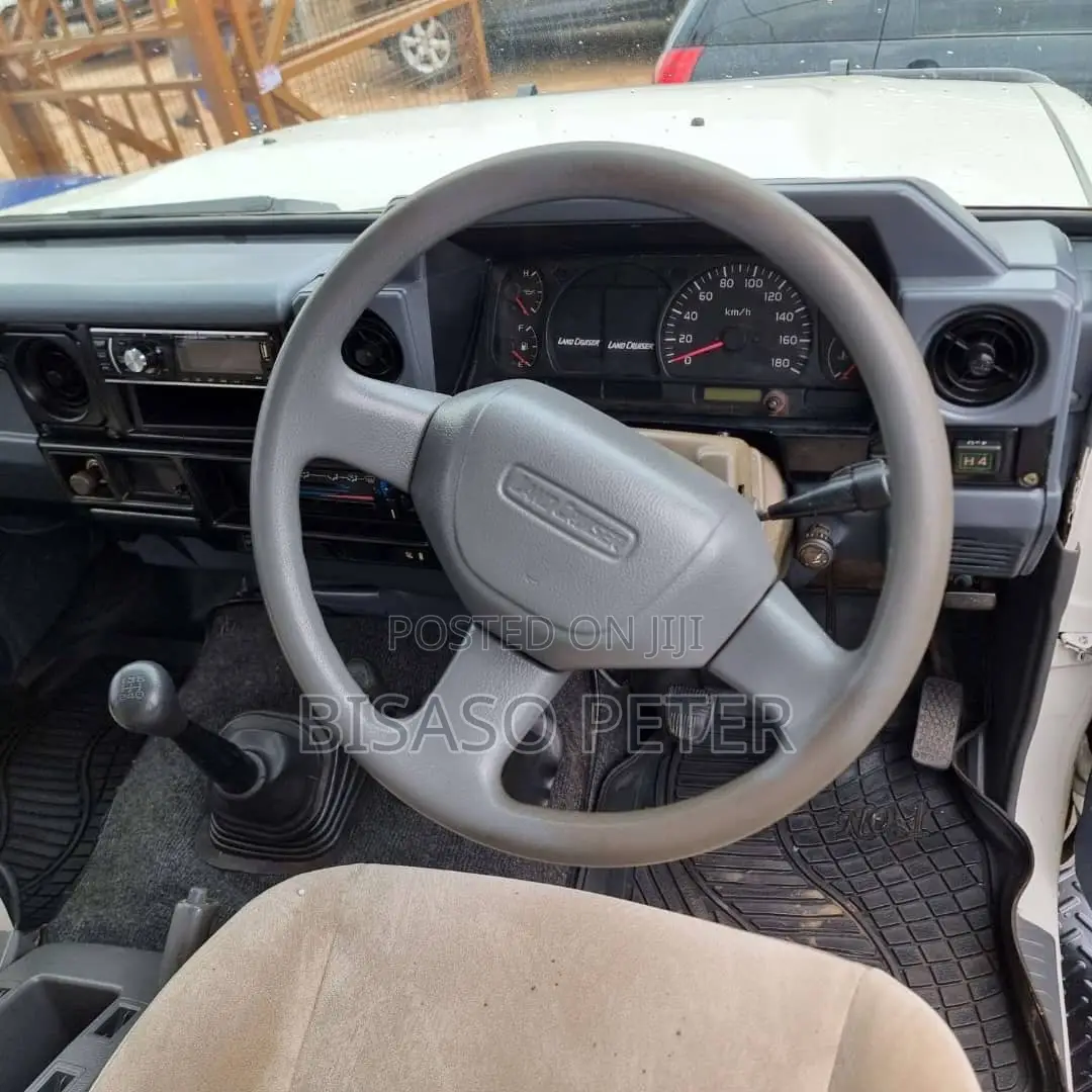 Toyota Land Cruiser 2010 White