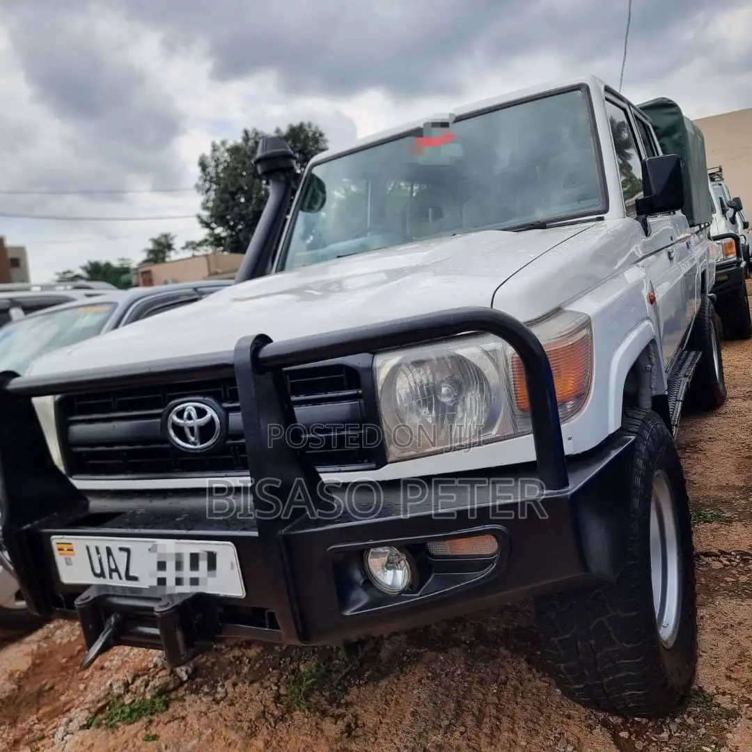 Toyota Land Cruiser 2010 White