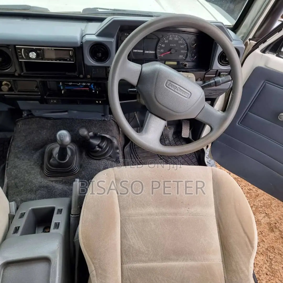 Toyota Land Cruiser 2010 White