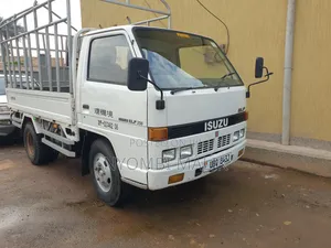 Truck Isuzu Elf Short