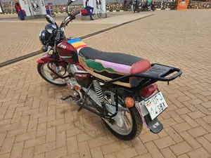 TVS HLX 125 2022 Red