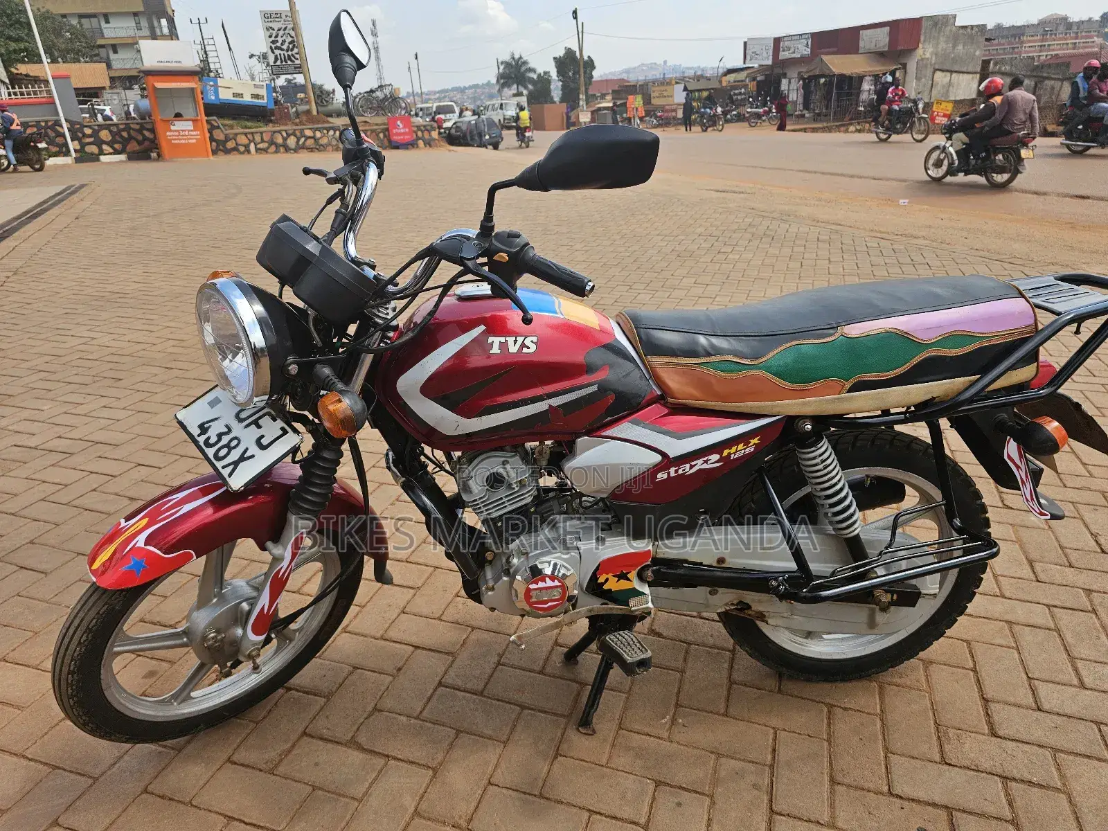 TVS HLX 125 2022 Red
