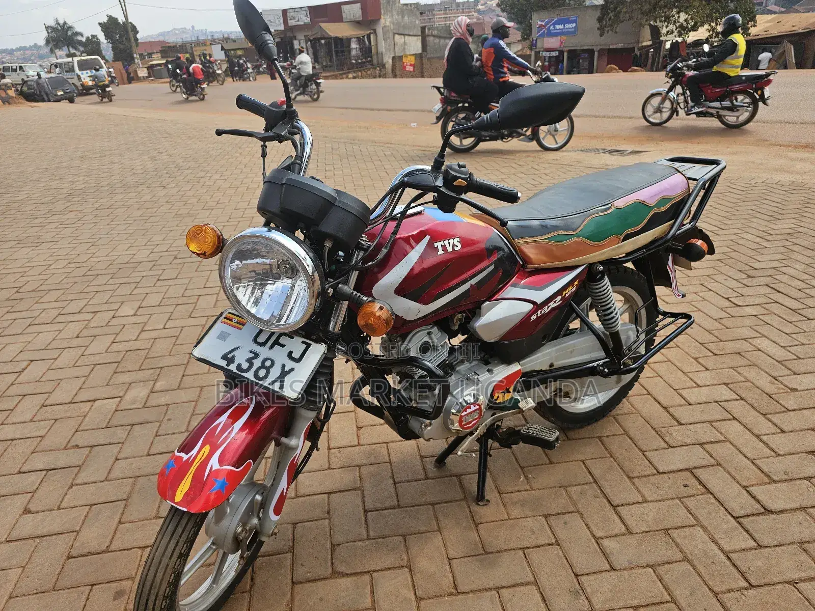 TVS HLX 125 2022 Red