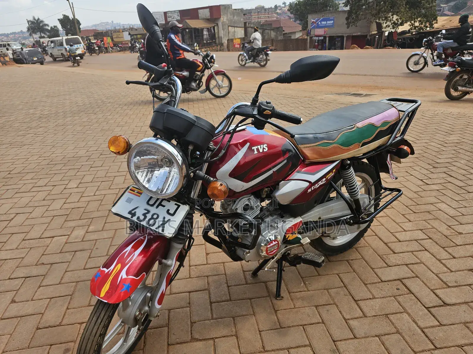 TVS HLX 125 2022 Red
