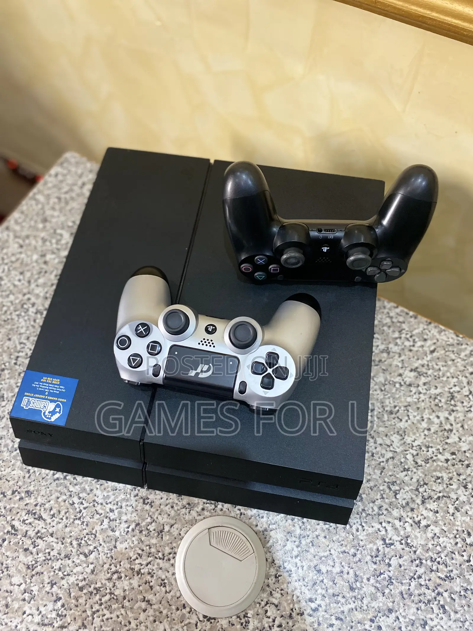 Ps4 Standard Unchipped With 2 Pads!!