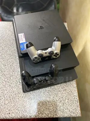 Ps4 Slim Chipped Wih 2 Pads