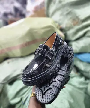 Louis Vuitton Luxury Shinny Casual Patent Leather Loafers