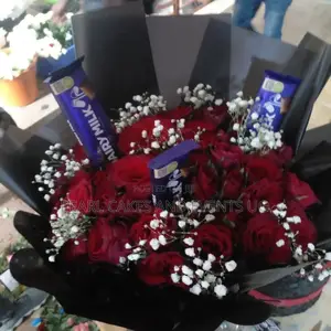 Chocolate Flowers Red White Gipso in Black Wrap Roses 6000gk