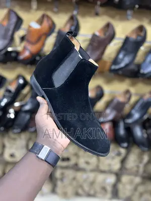 Chelsea Classic Anax Suede Boots in Stock