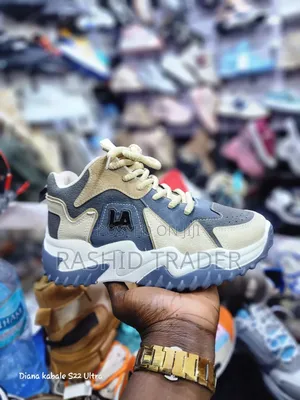 L a Women's Fashion Shoes