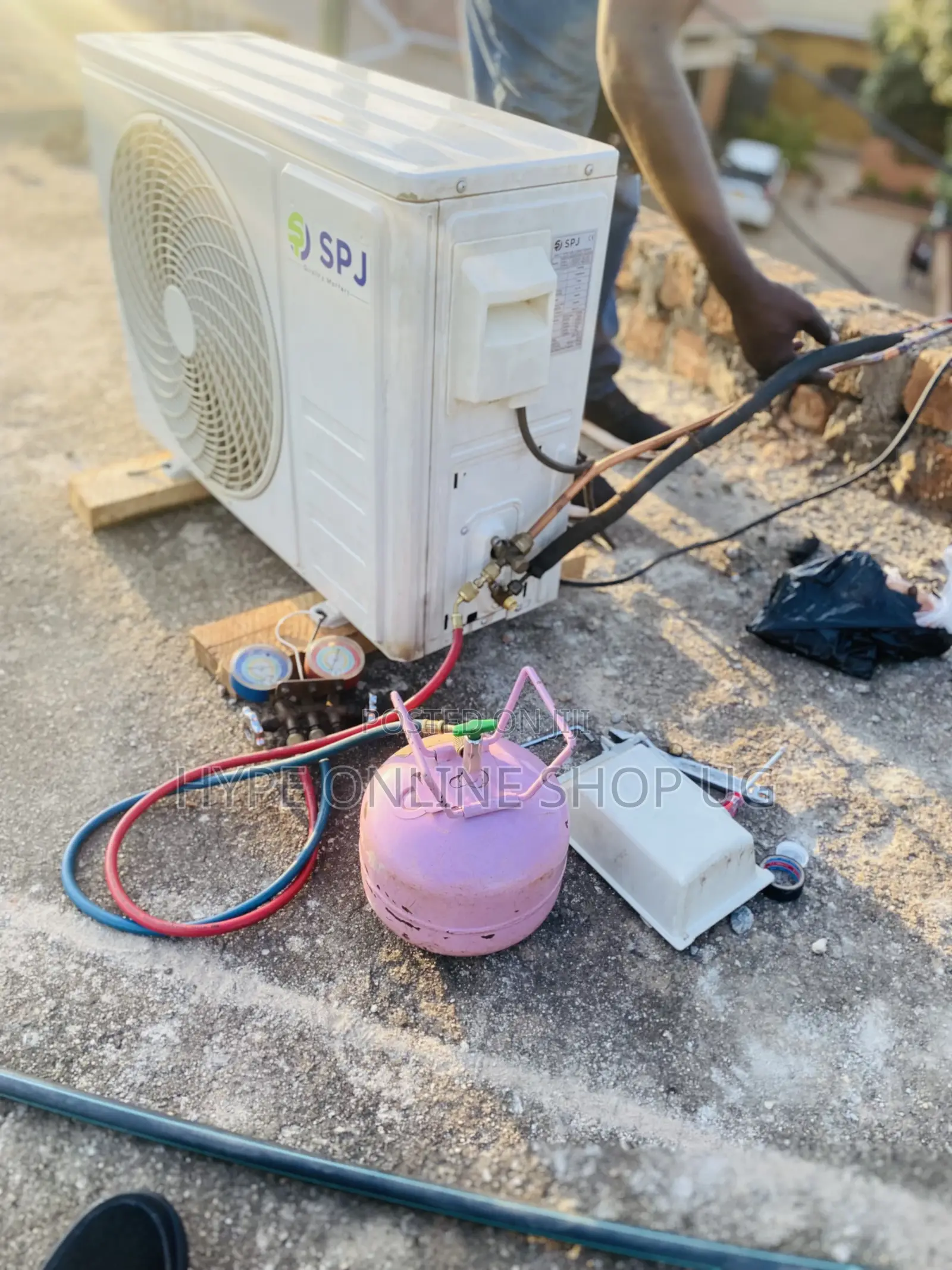 Air Conditioner Gas Refills and Repair Services