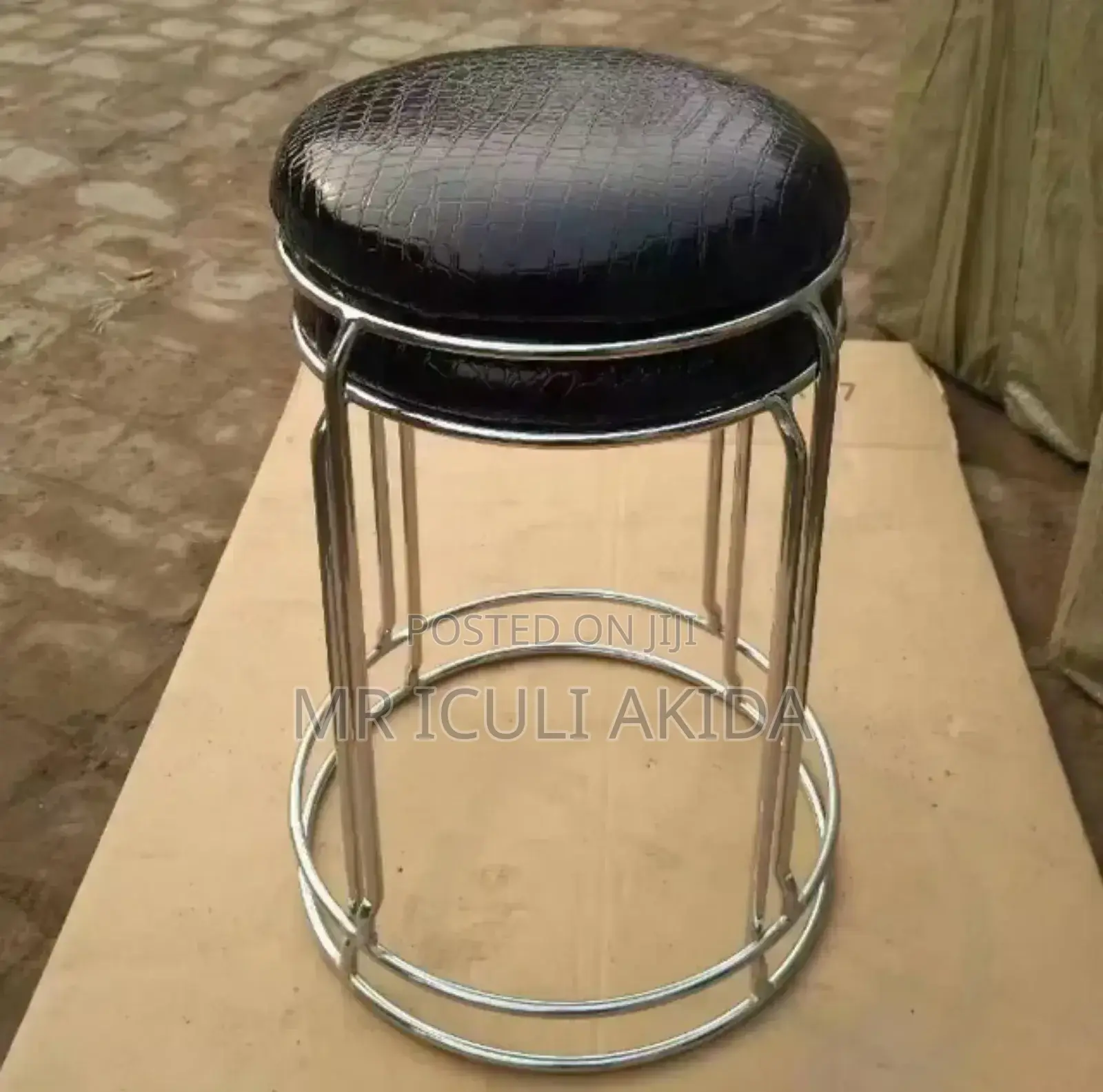 Round Modern Model Soft Seat Stools WTH Aluminium Frame Legs