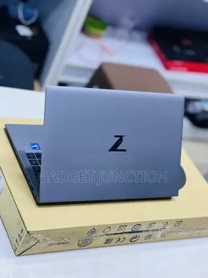 New Laptop HP ZBook Firefly G8 16GB Intel Core I7 SSD 512GB