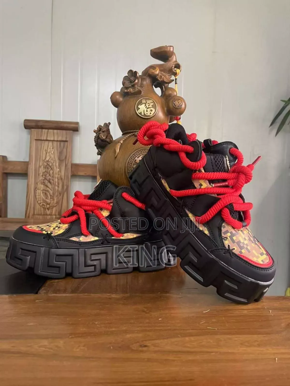 Classic Trending Sneakers Fashionable