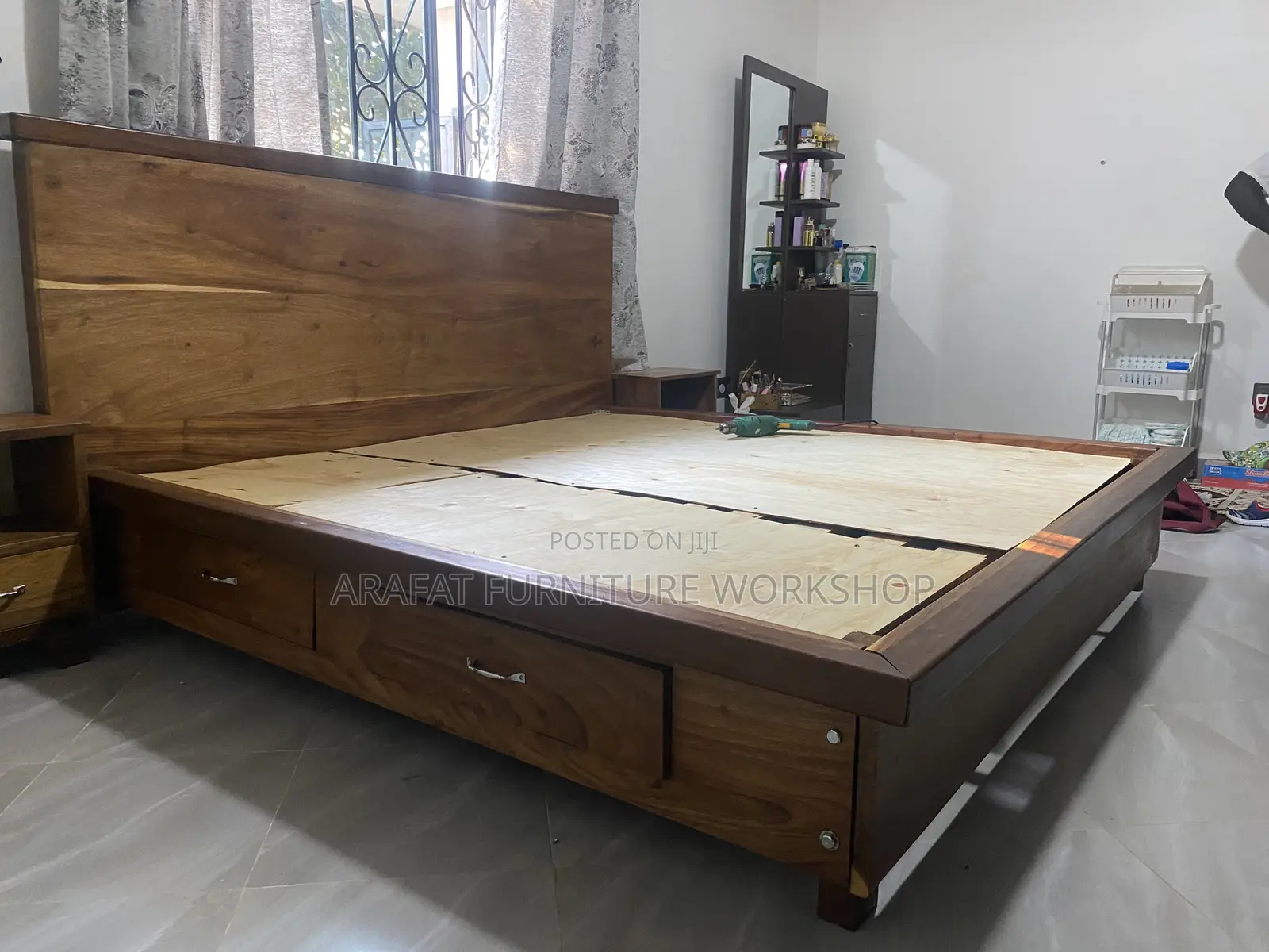 King Platform Mugavu Bed