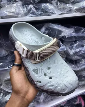 Caringcasual Crocs