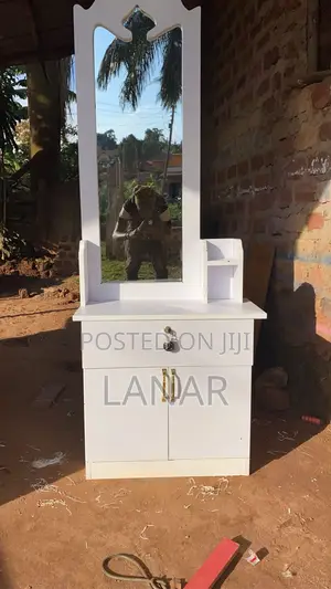 Dresser White