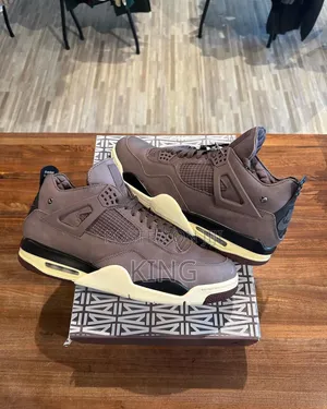 Jordan 4 a MA Maniere Sneakers